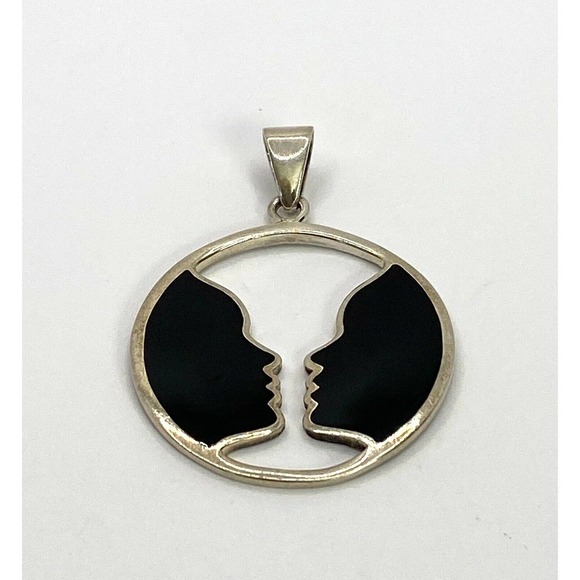 925 Sterling Silver Pendant Black Enamel Two Faces 5.21g - Picture 1 of 5